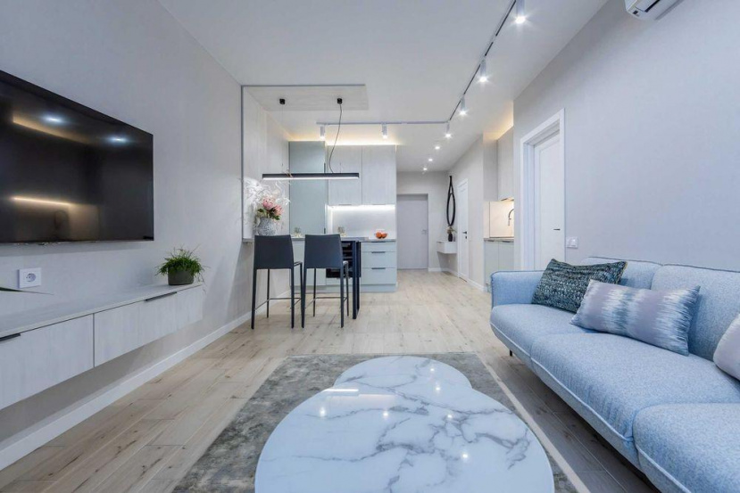 Bright 1-room apartment in the