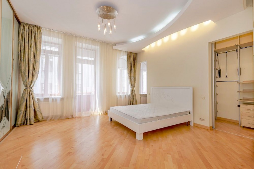 Cozy 3-room apartment in Podil A10941